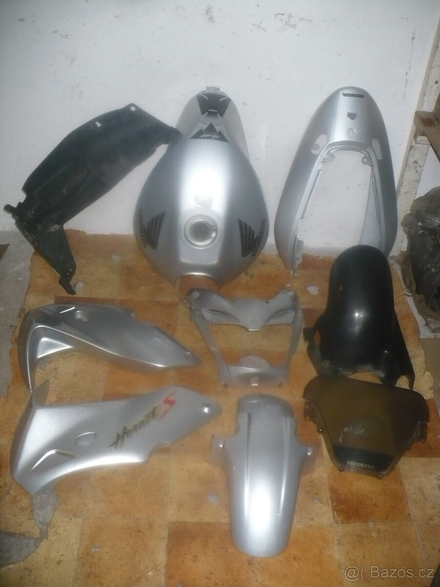 Honda CB 600 f HORNET R. 00-03 díly - 13