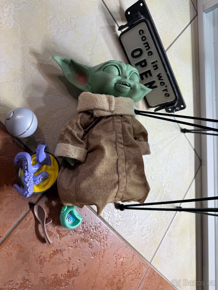 Interaktivní baby Yoda s příslušenstvím - 13