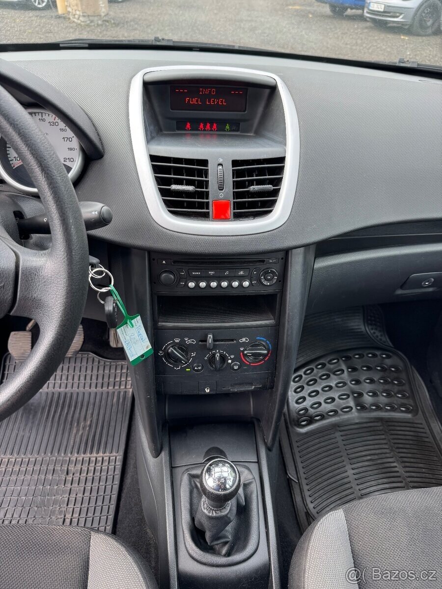 Peugeot 207 - 13