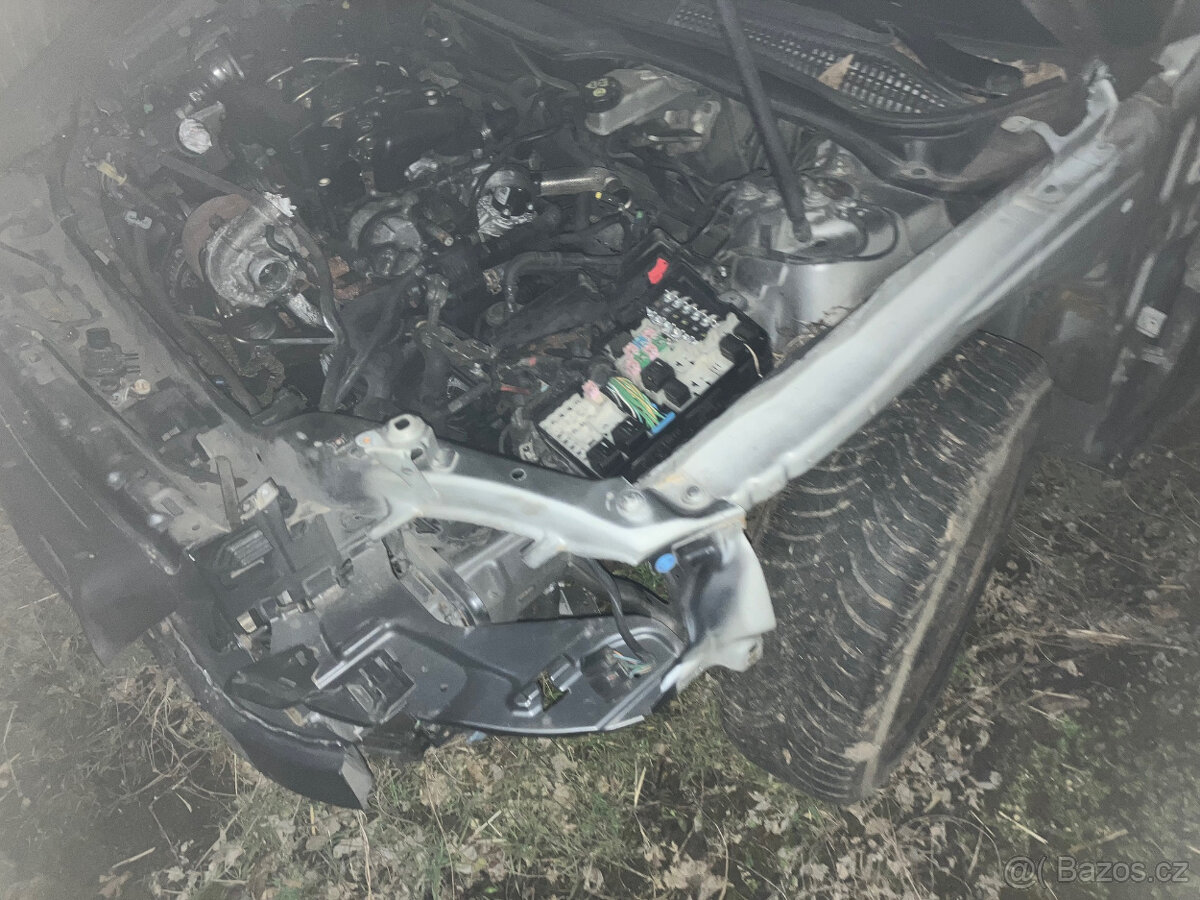 Prodám Volvo 1.6 HDI V50, 6D pouze celé auto na náhrad díly - 13