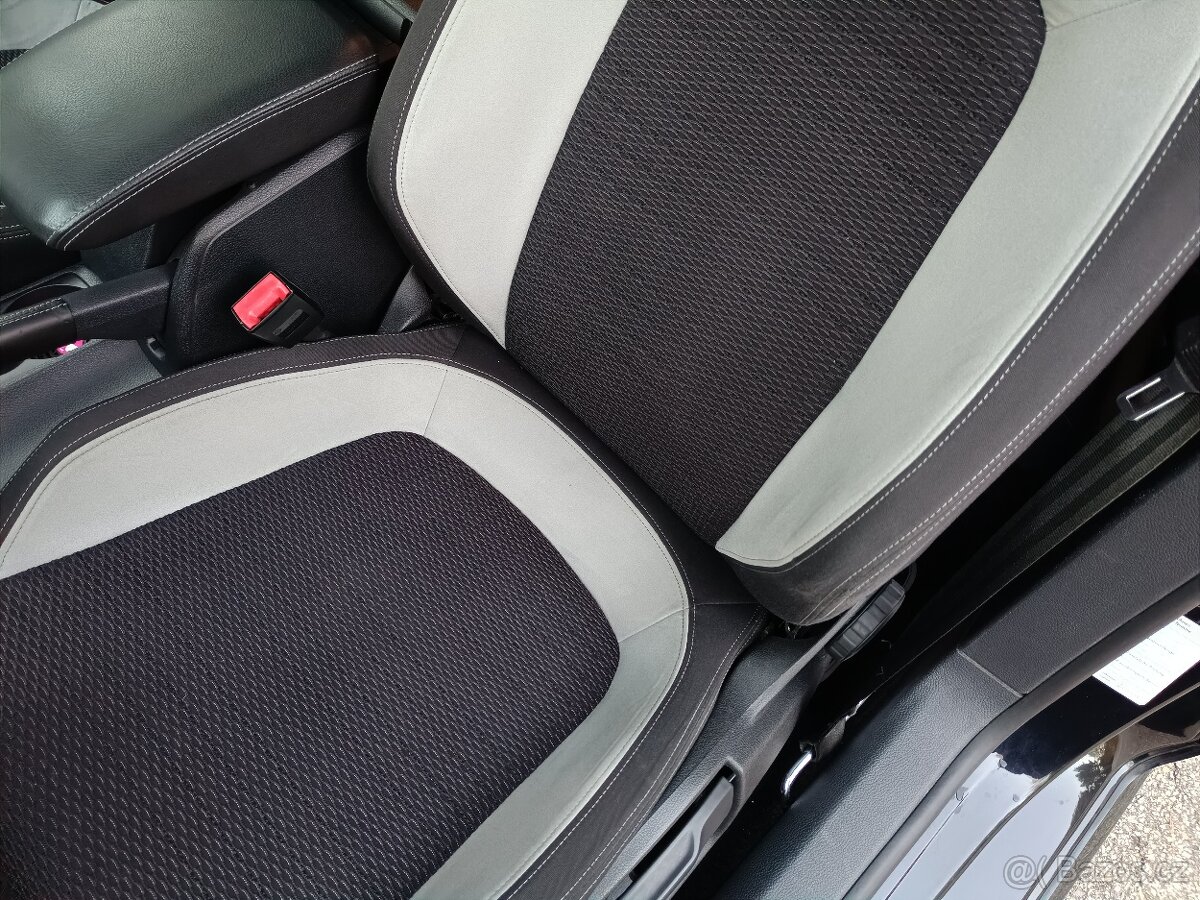 Volkswagen Scirocco R 265PS rok 2012, manuál - 13