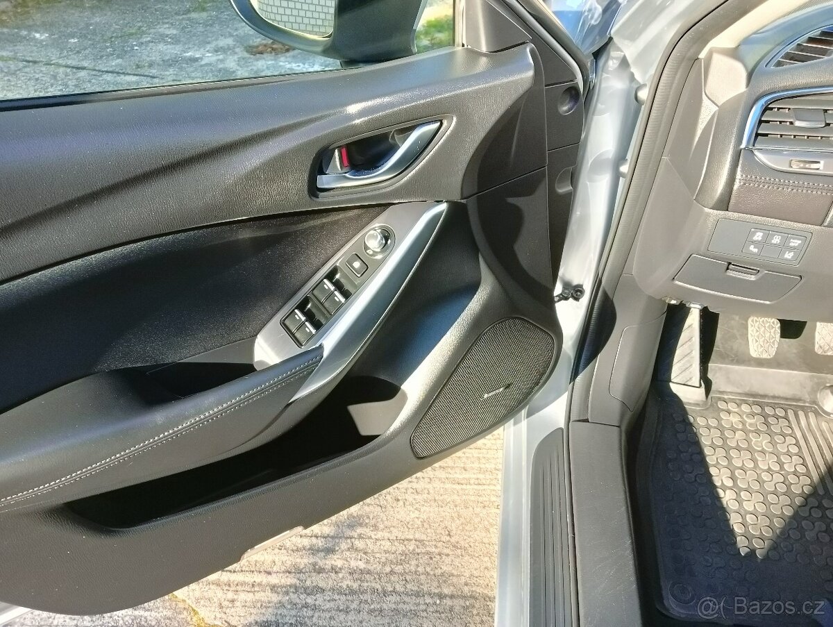 Mazda 6 combi 2,0i Revolution - 13