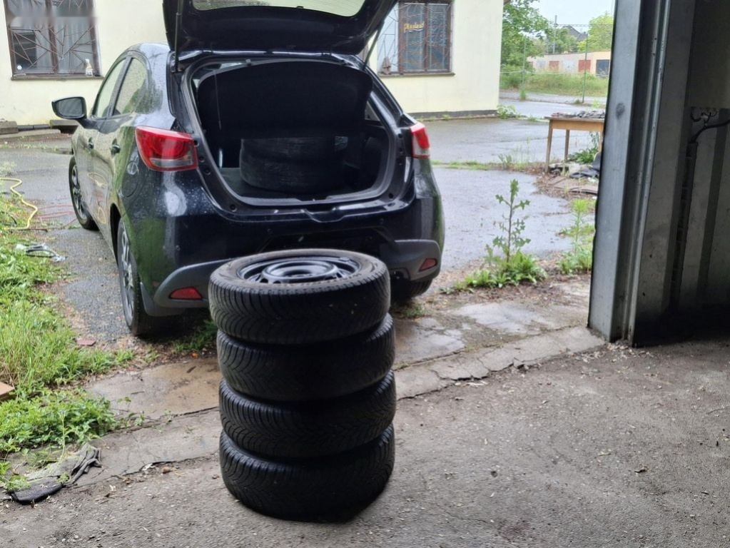 Mazda 2,1.5 66kw facelit max.výbava - 13