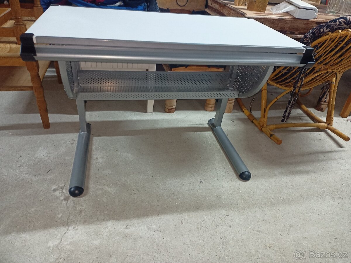 Prodám hezký psací polohovací stůl - 13