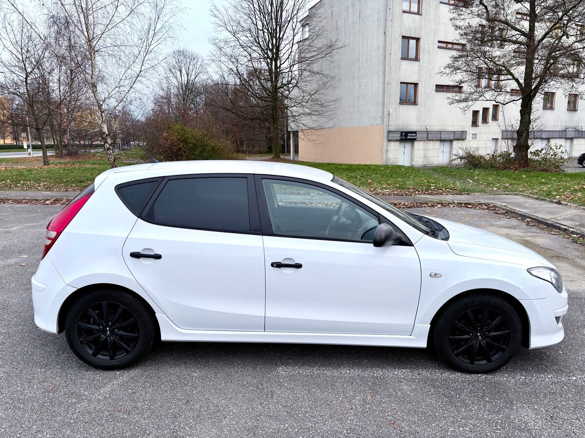 Hyundai i 30 r. 2011 - 13