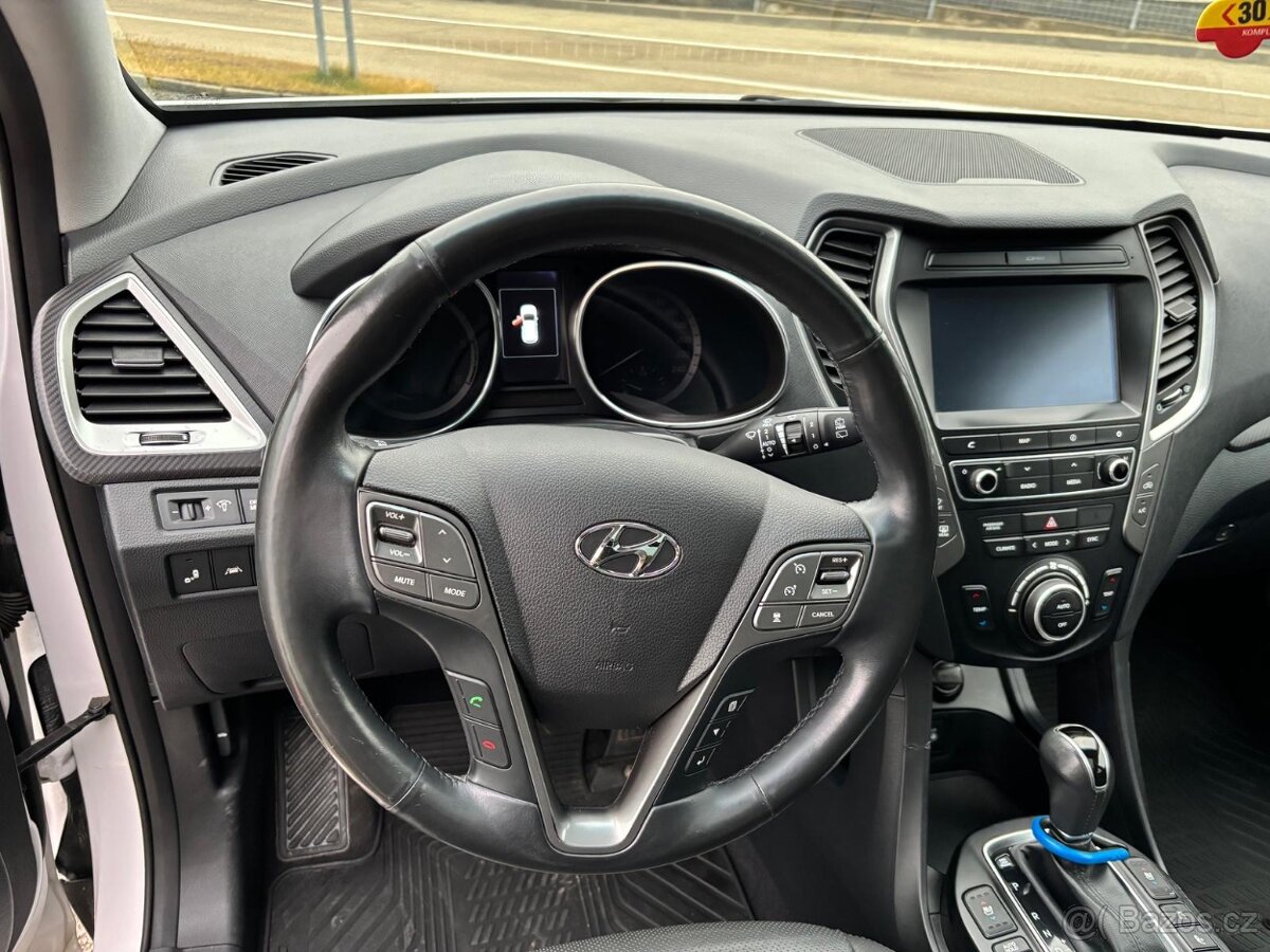 Hyundai Grand Santa Fe - 13