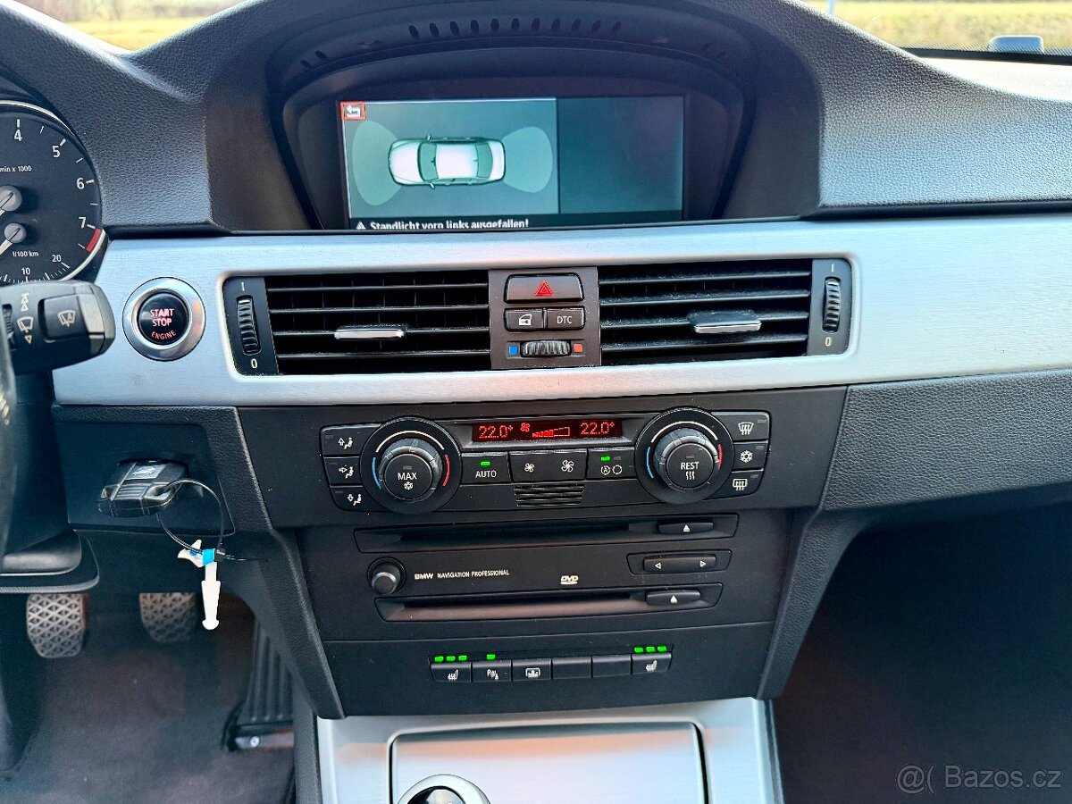 BMW 325i e90 MANUÁL XENONY SPORTSITZE - 13