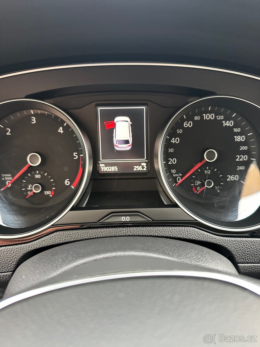 VW Passat 2.0 TDI 110kW Highline - 13