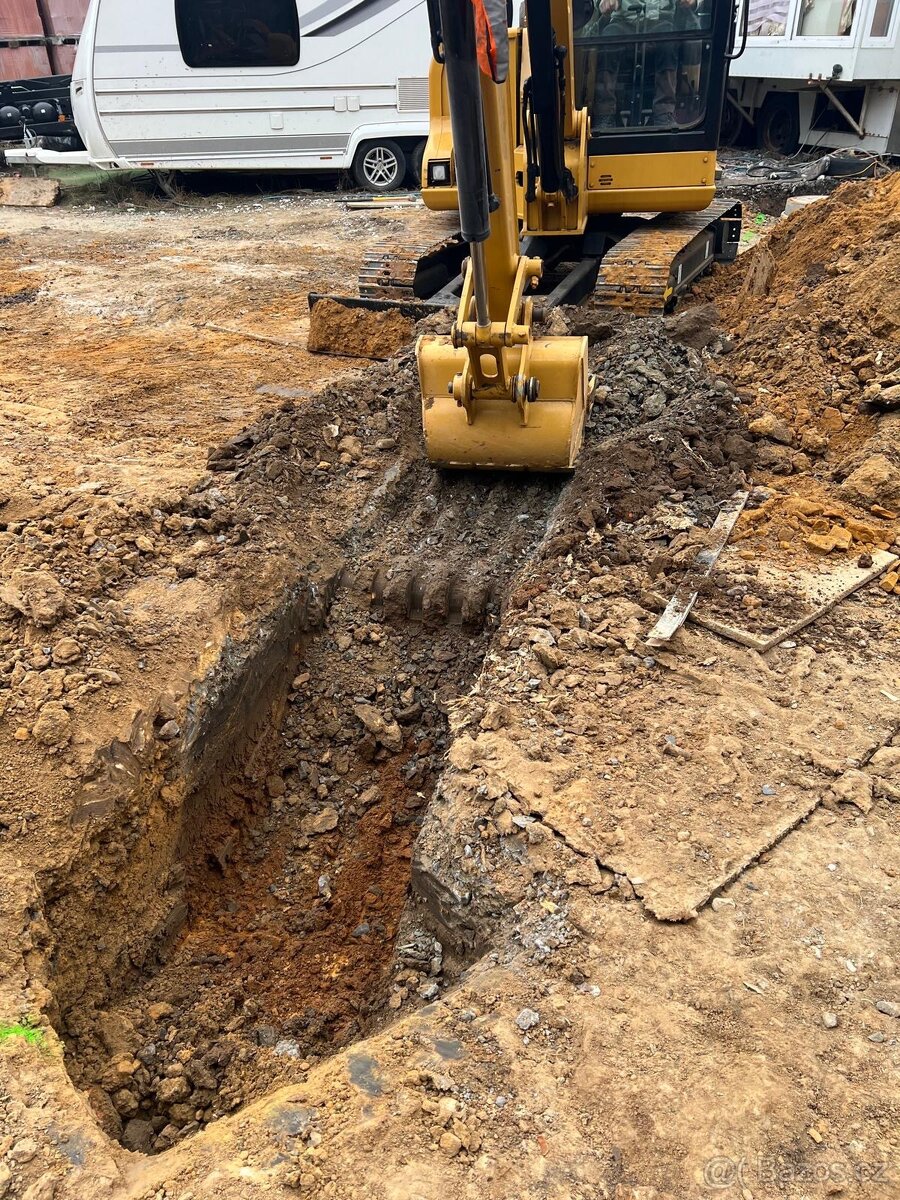 Míní bagr Caterpillar 306 - 13