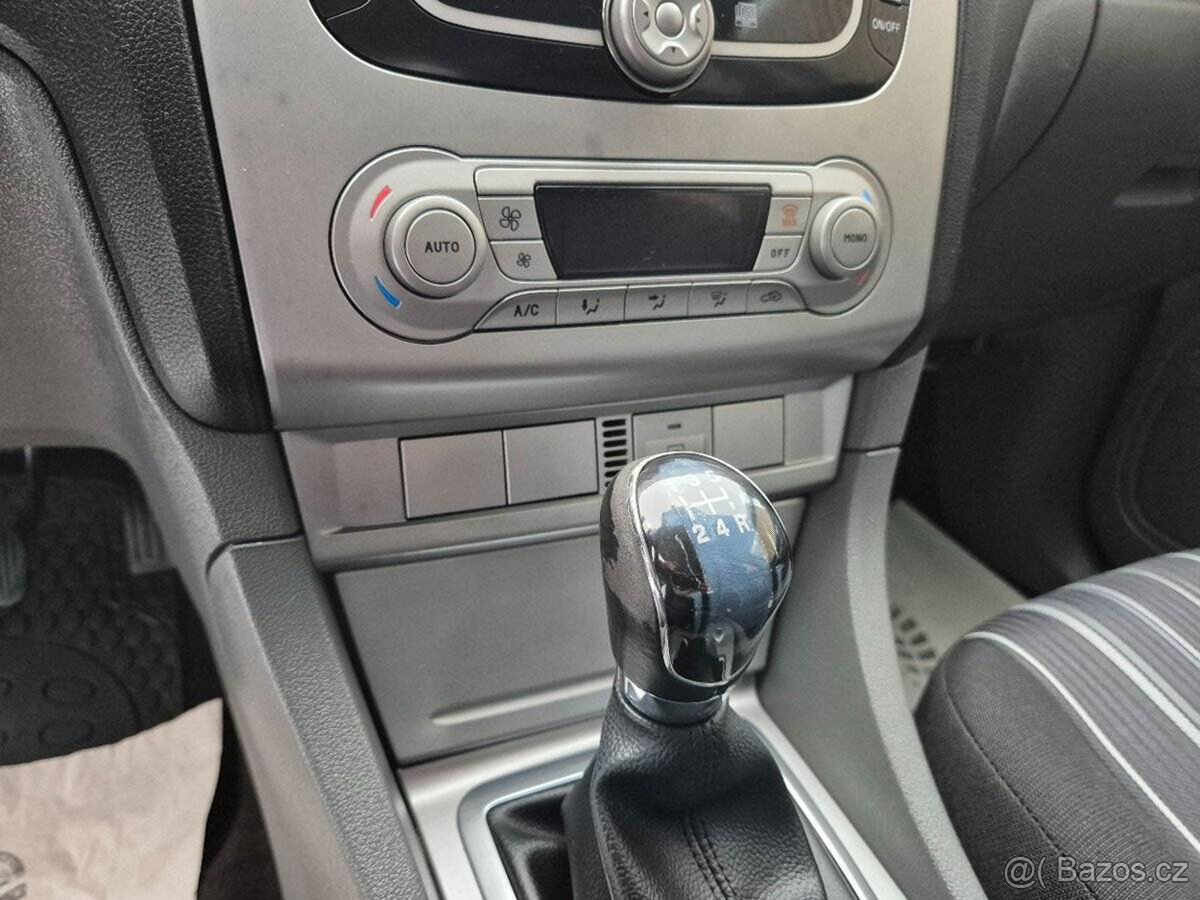 Ford Focus 2.0 i - 13
