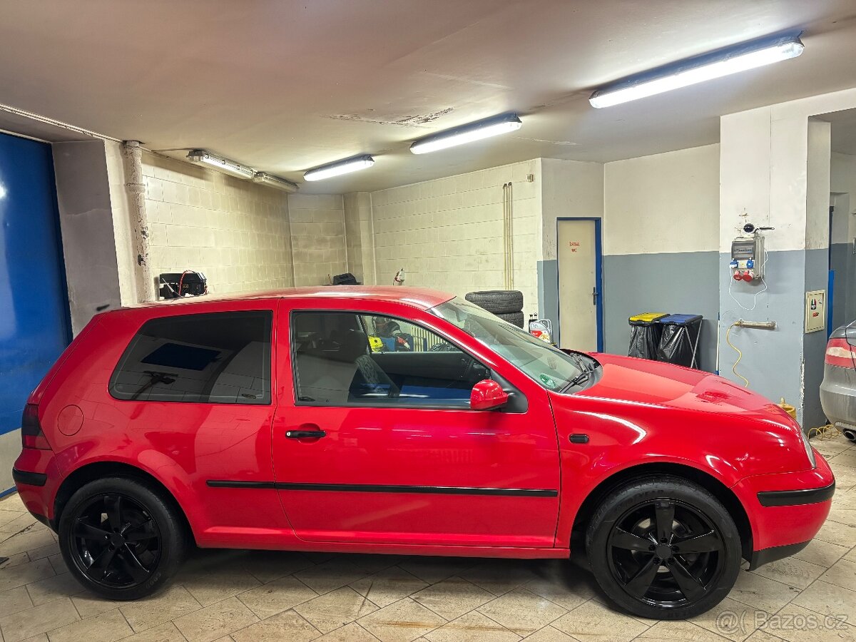 Volkswagen Golf 1.4i - 13