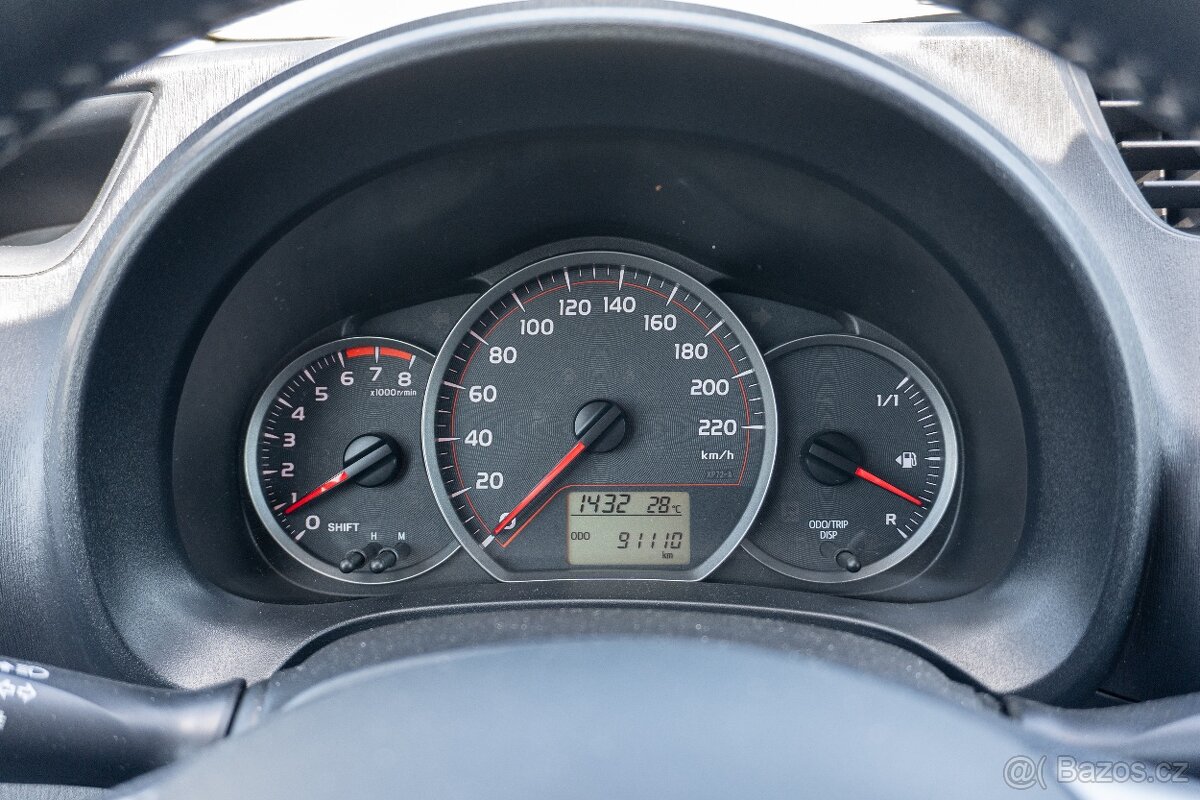 Toyota Yaris 1.3 benzín - 13