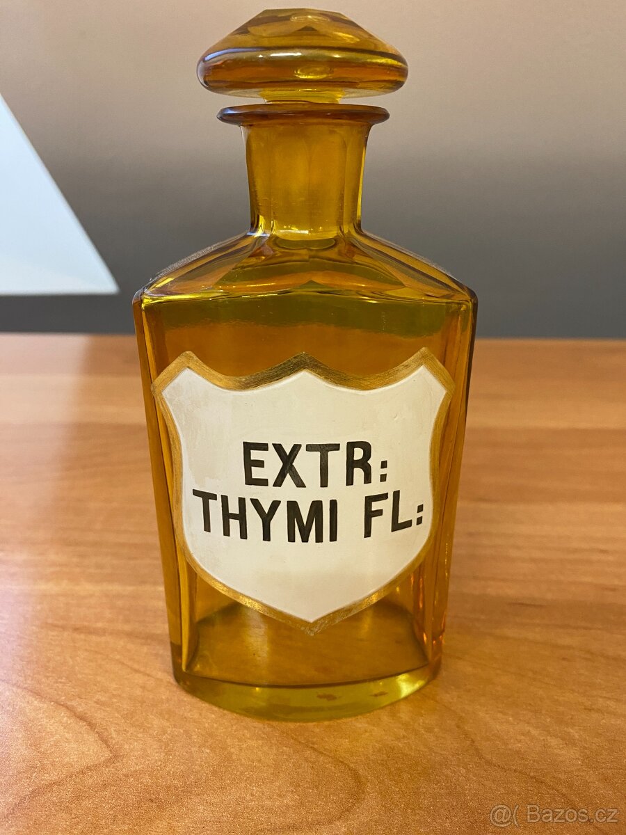 Sběratel nabízí staré lékárenské dózy - 13