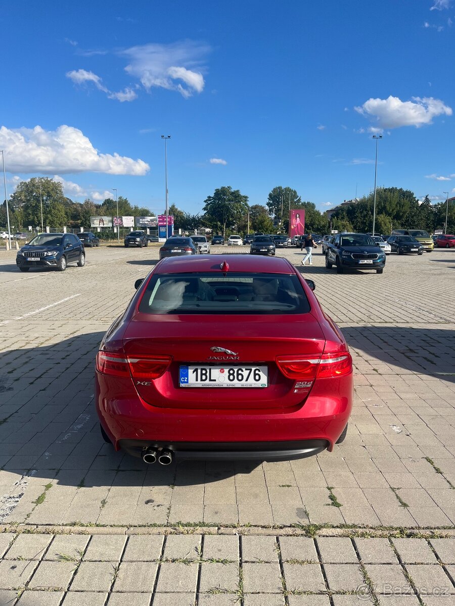 Jaguar XE - 13