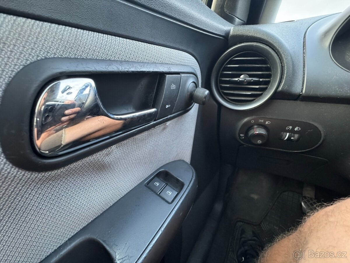 Seat Ibiza 1,4i 55 KW KOLA STK - 13