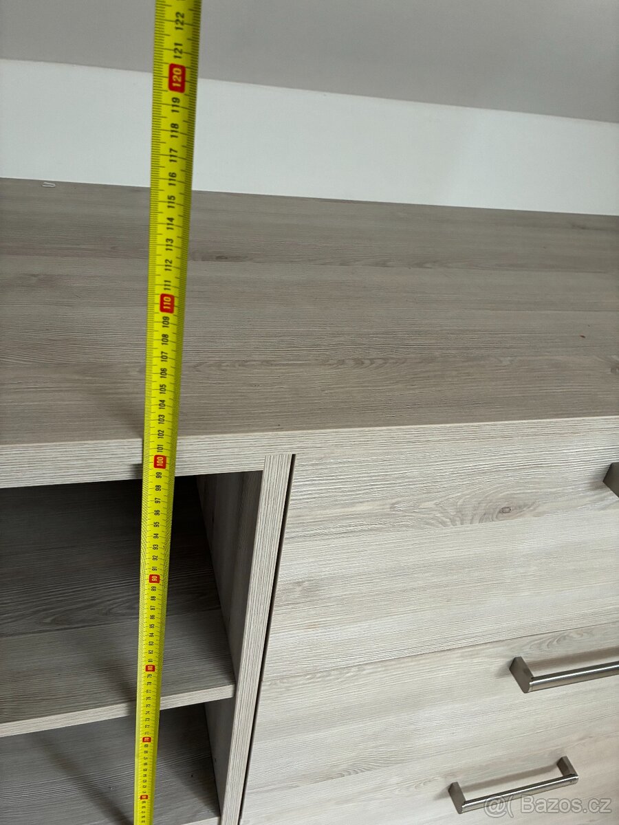 Šatnová skříň + tři skříňky. - 13