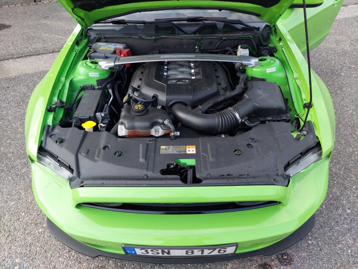 Ford mustang 5.0 GT manuál - 13