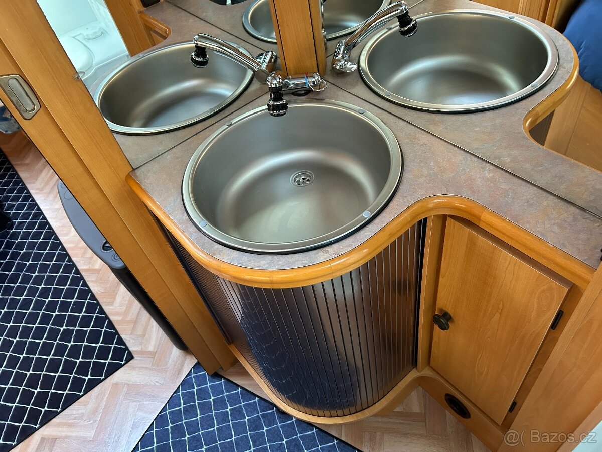 Karavan LMC – MOVER-SPRCHA-BATERIE-PŘEDSTAN - 13