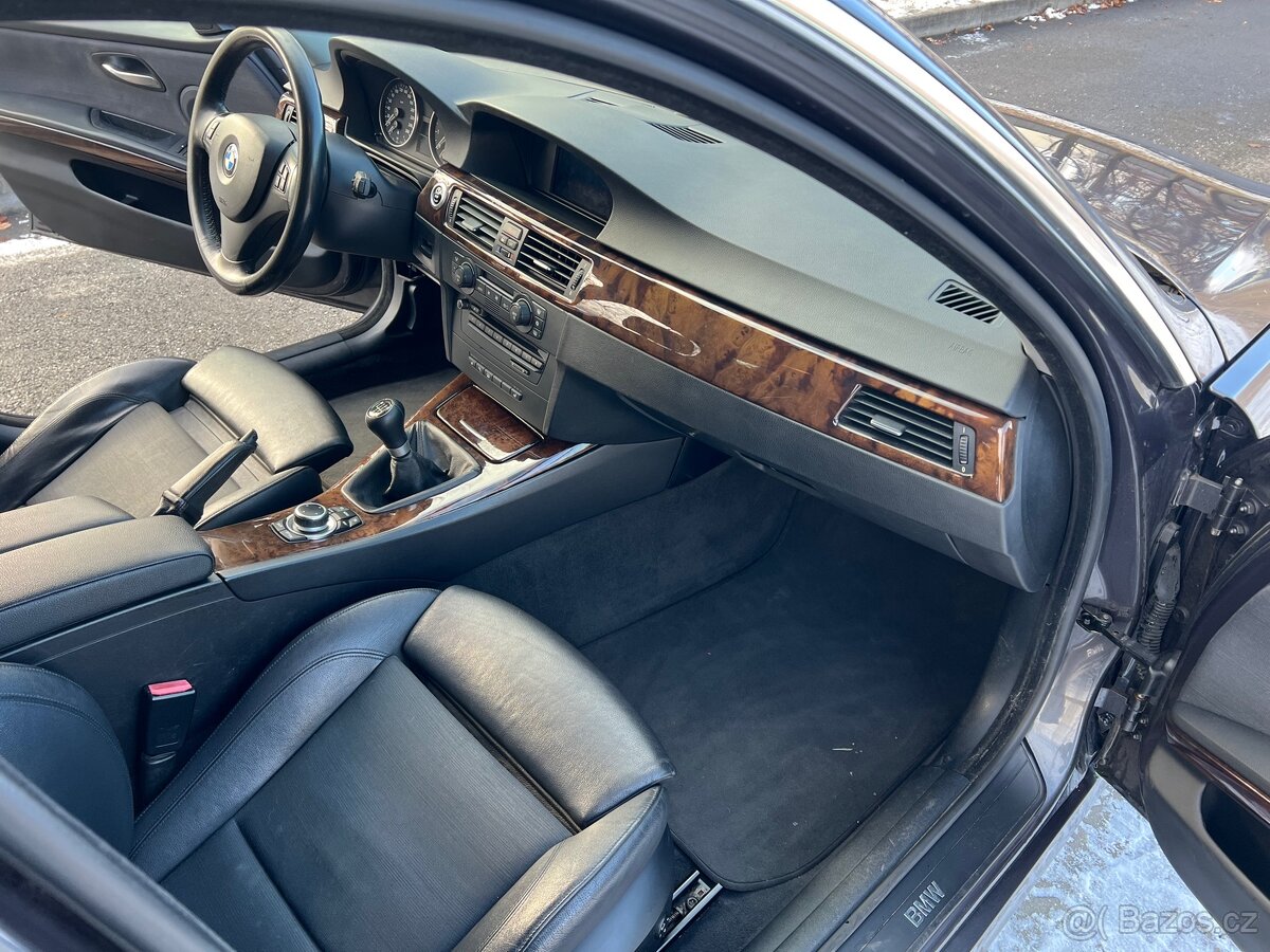 BMW E90 330i MANUÁL N52 | M paket | STK 12/27 - 13