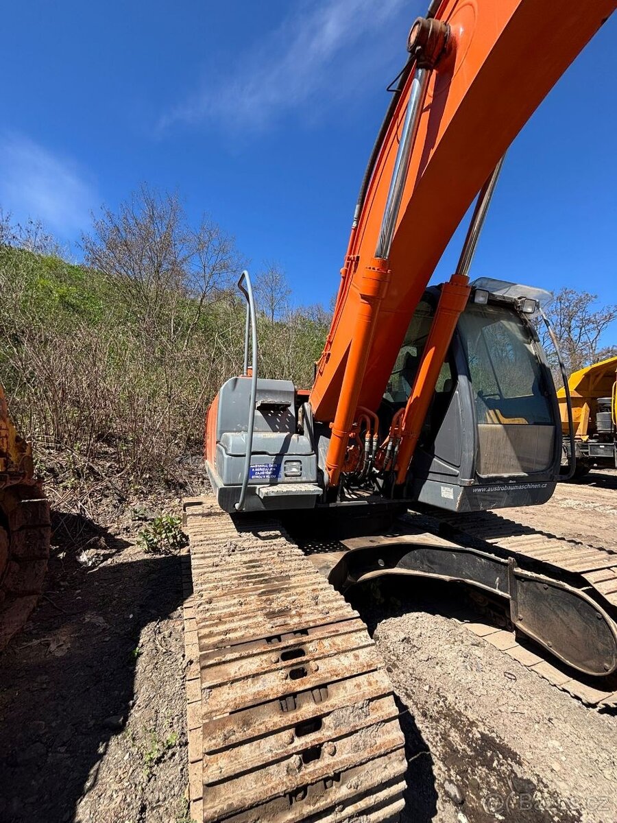 Pásový bagr Hitachi zaxis 210 LC - 13