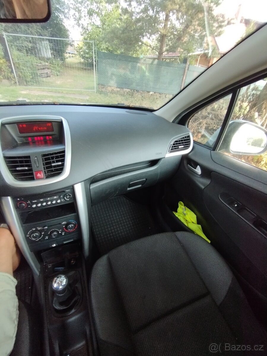 Peugeot 207 - 13