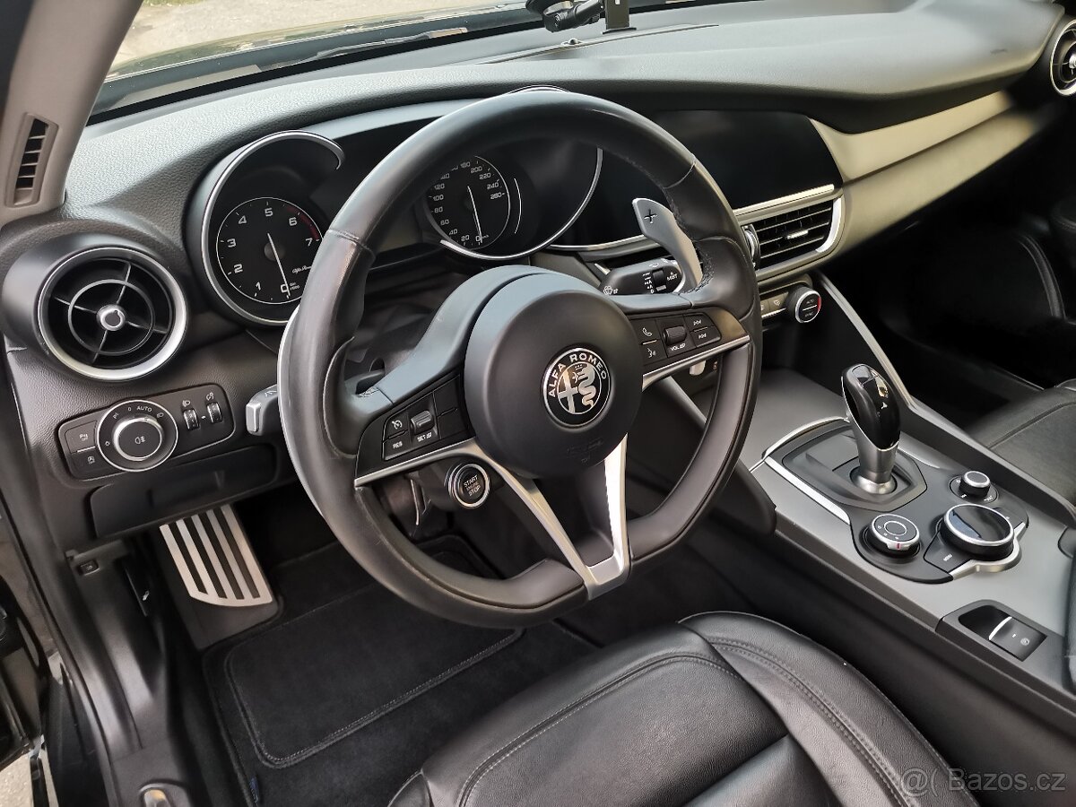 Alfa Romeo Giulia 2,0 turbo benzin - 13