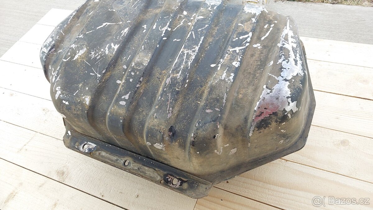 Nissan Patrol Y61 - Nádrž paliva Wagoon - 13