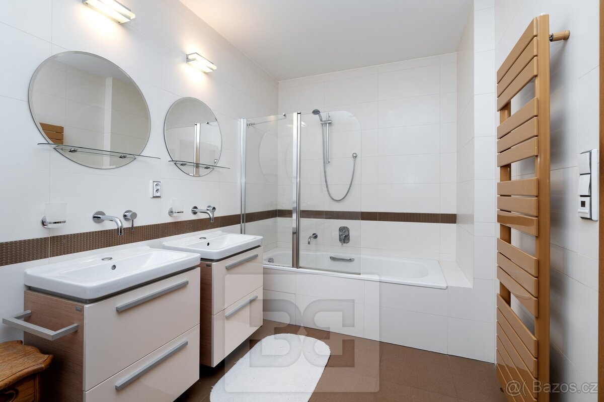 Prodej nadstandardního bytu 7+kk/3xGS/2xPS v centru prestižn - 13