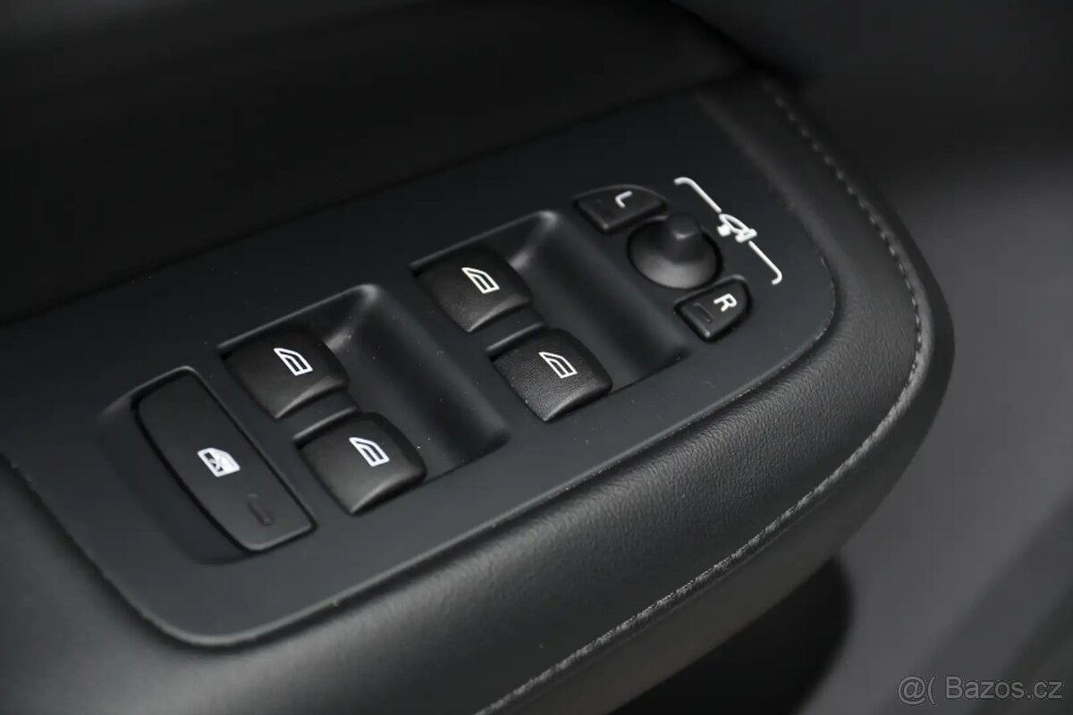 2025 Volvo S60 Plug-In Hybrid - 13