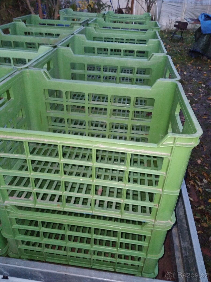 Plastové přepravky E2 červené 600x400x200 - 13