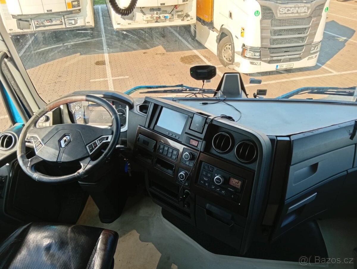 RENAULT T 520 - 13