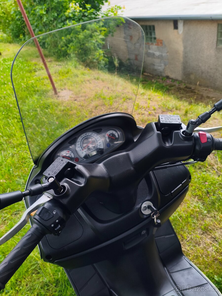 Suzuki Burgman 200i - 13