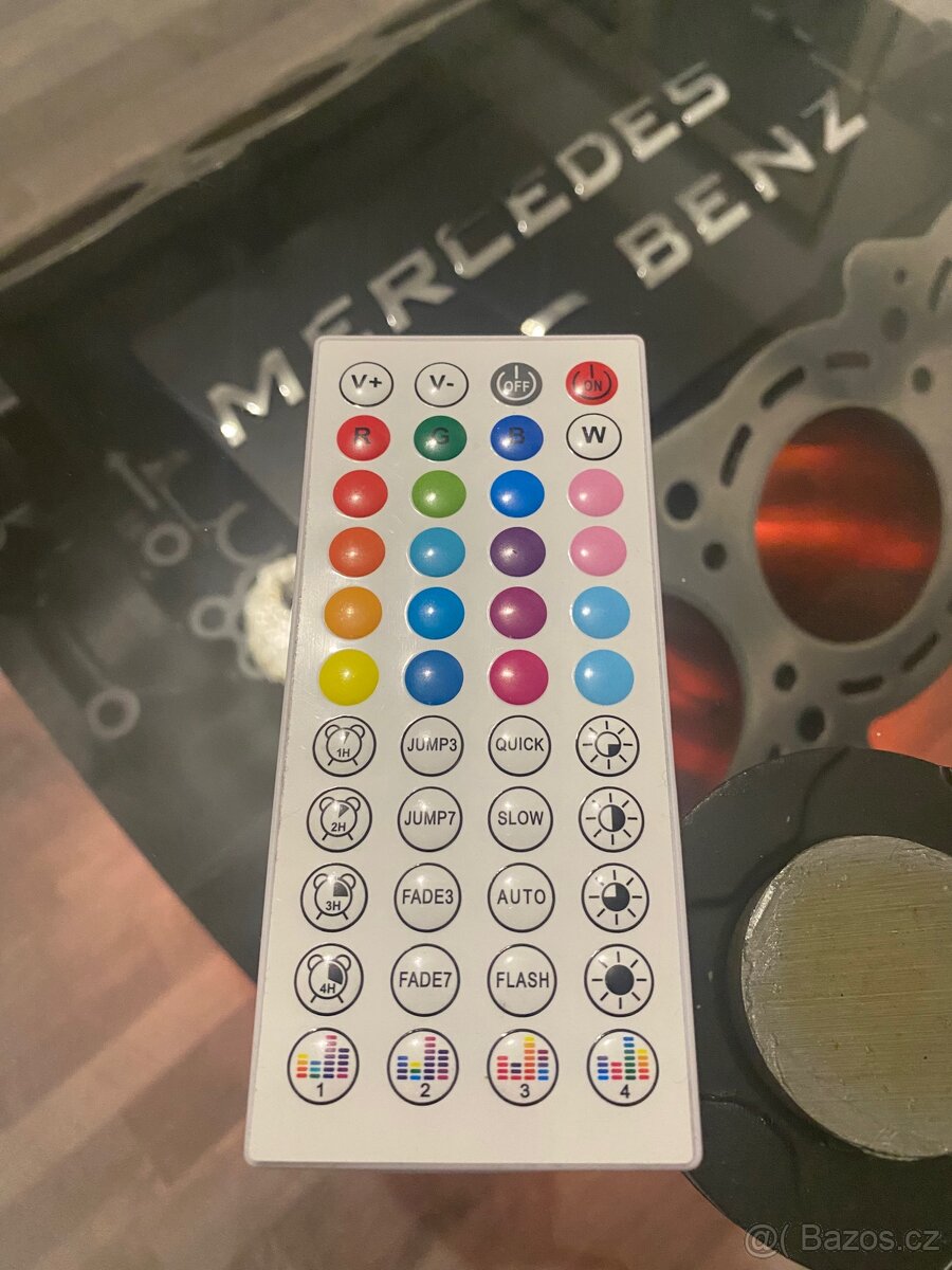 Stůl z bloku motoru Mercedes-Benz V6 - 13