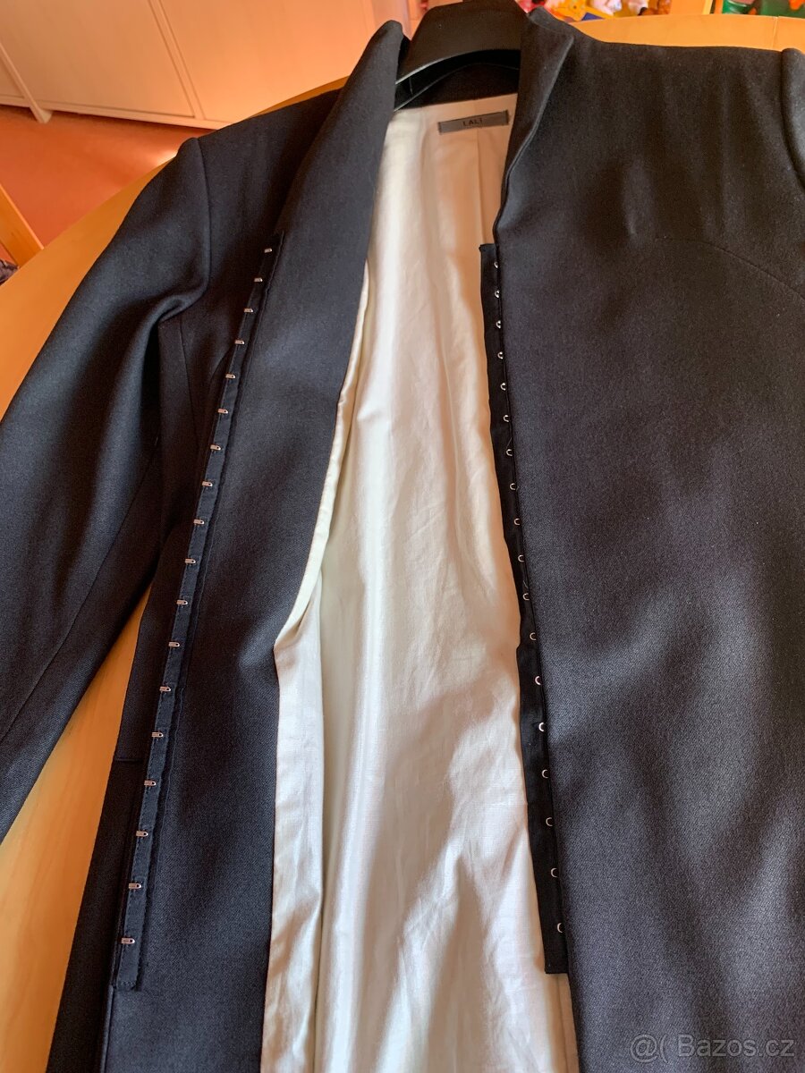 luxusní kvalitní černý kabát - vel. M - nový - 13