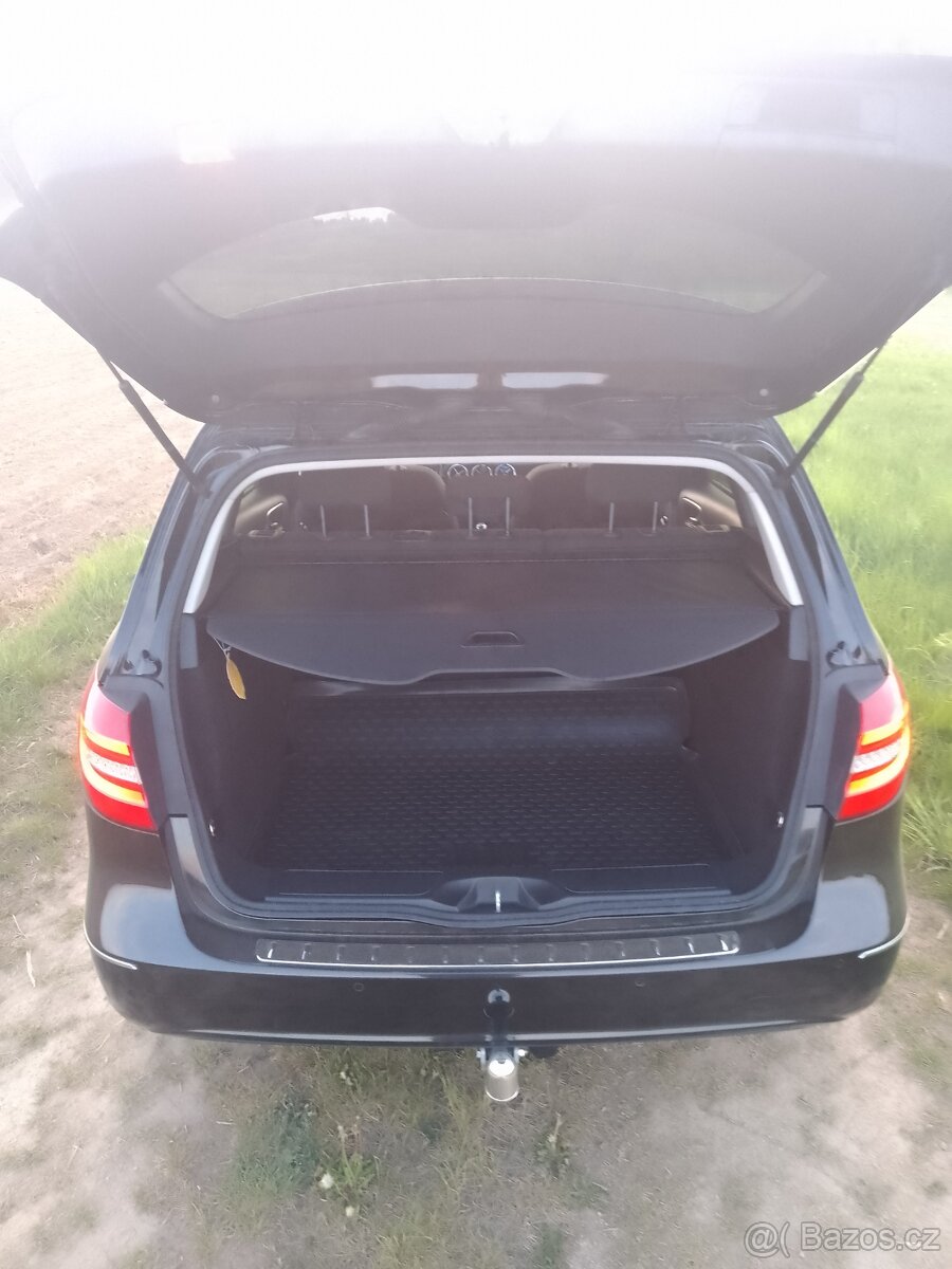 Mercedes Benz B180 - 13