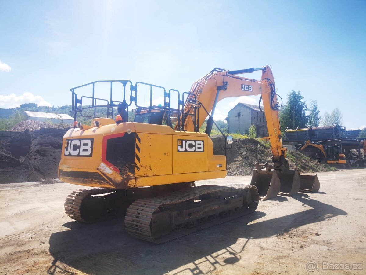 Pasovy bagr Jcb 220 Xlc - 13