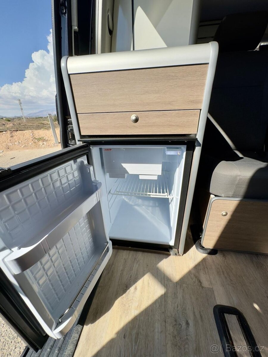 Volkswagen Caravelle T5 Campervan 2009 - 13