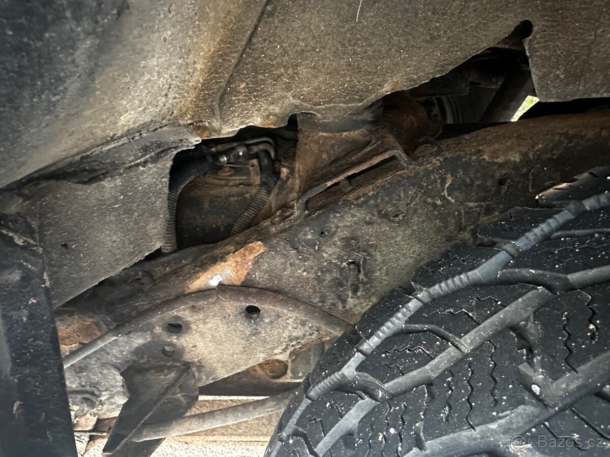 Ford Explorer 4.0 OHV 1997 - 13