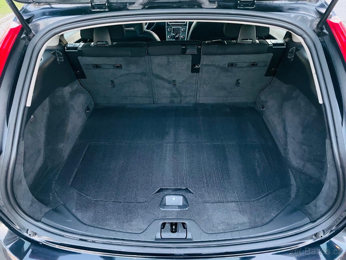 Volvo V60 2.4D5 158KW 5VÁLEC MANUÁL SENZORY VÝHŘEV SERVISKA - 13