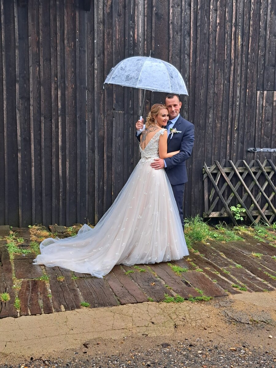 Prodám svatební šaty cena dohodou - 13