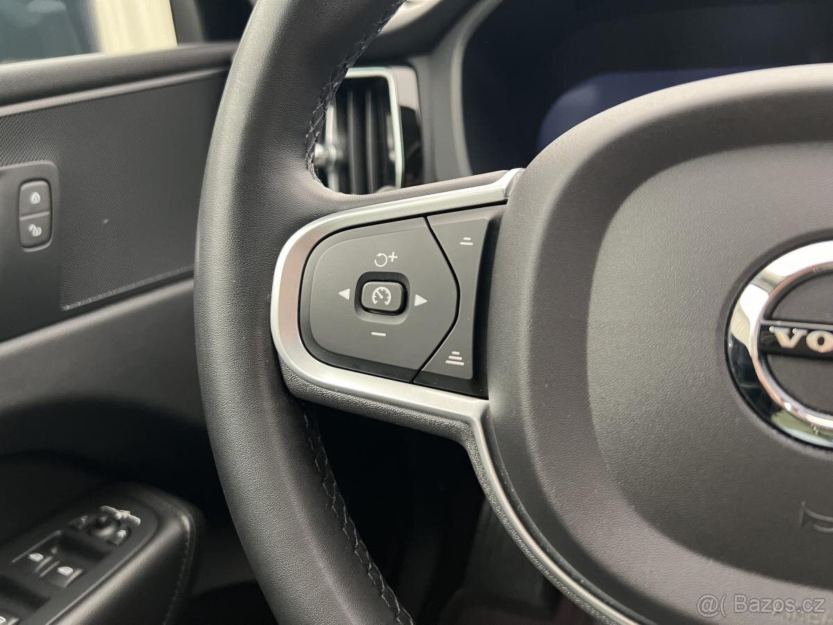 XC60 B4 AWD MOMENTUM AUT CZ - 13