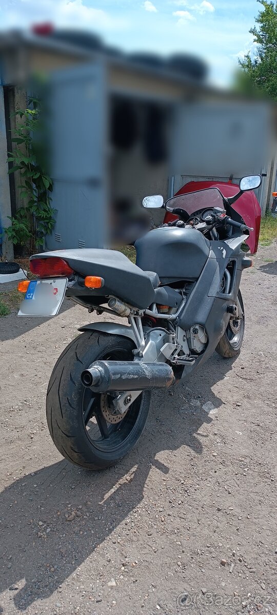 Honda CBR 600f PC25 - 13