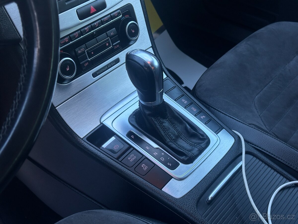 Volkswagen Passat 2011 - 13