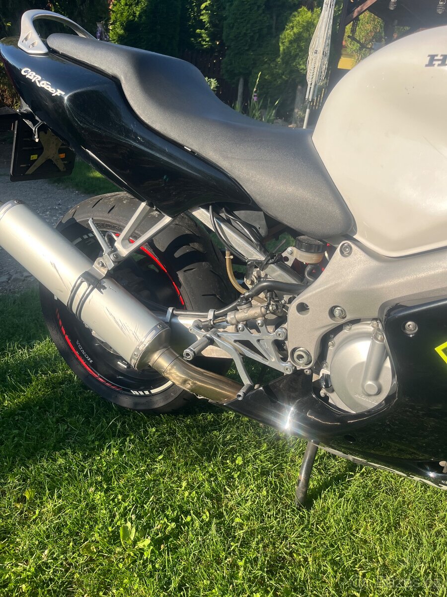Honda CBR 600F - 13