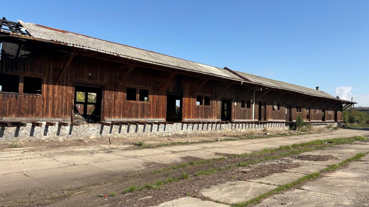 Staré trámy a rozebrání starých střech stodol statků špýchar - 13