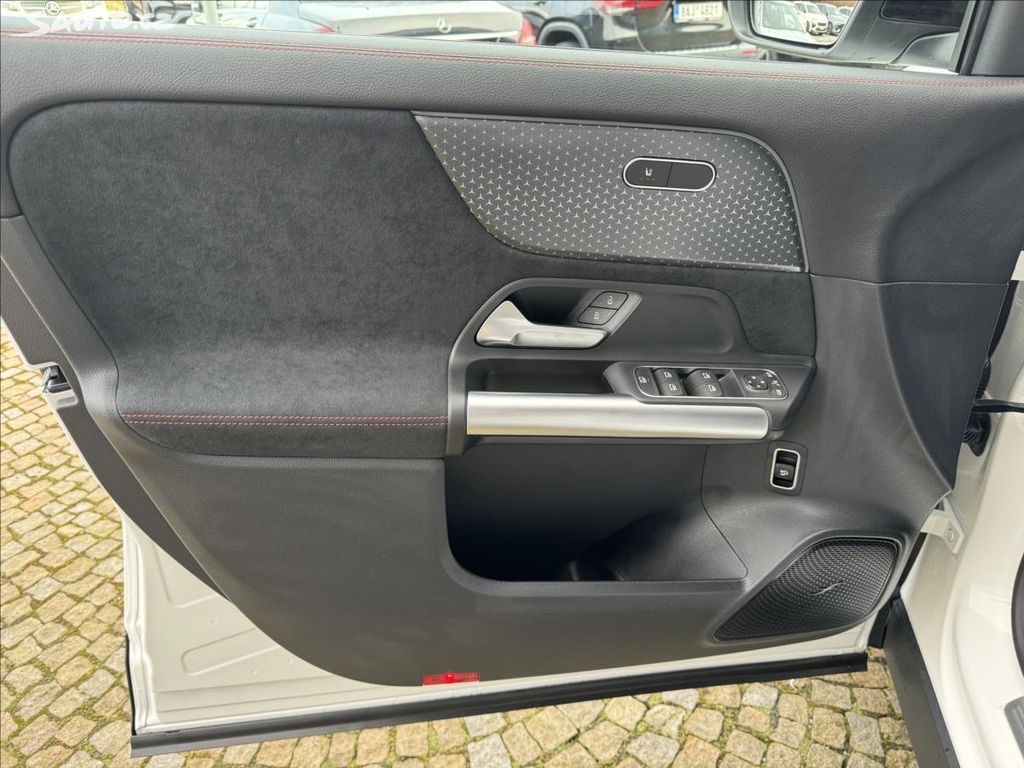 Mercedes-Benz GLA - 13