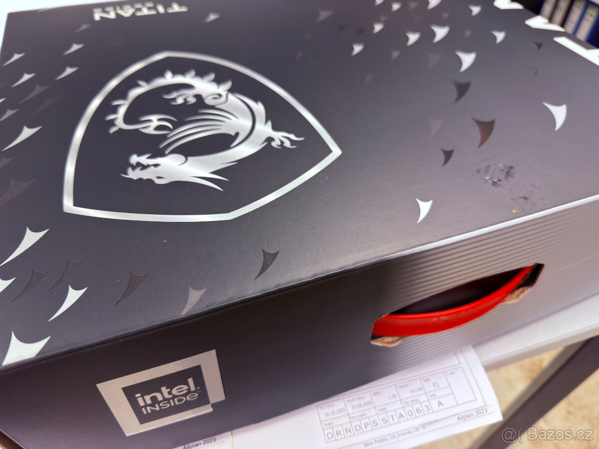 MSI TITAN 18 HX A14VIG - 13