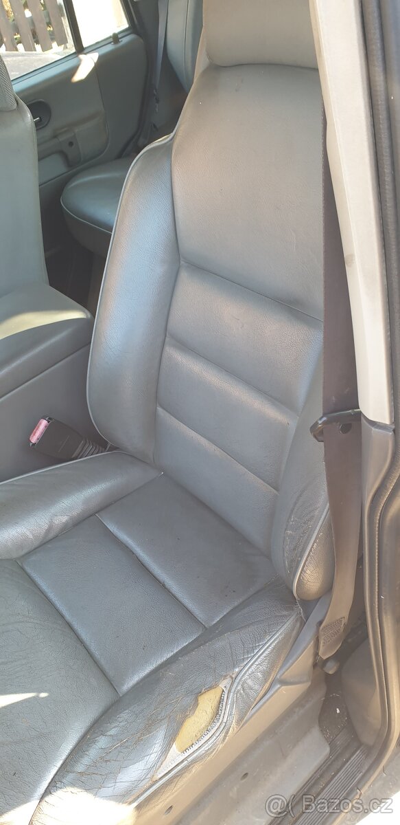 LAND ROVER DISCOVERY 2 - 13