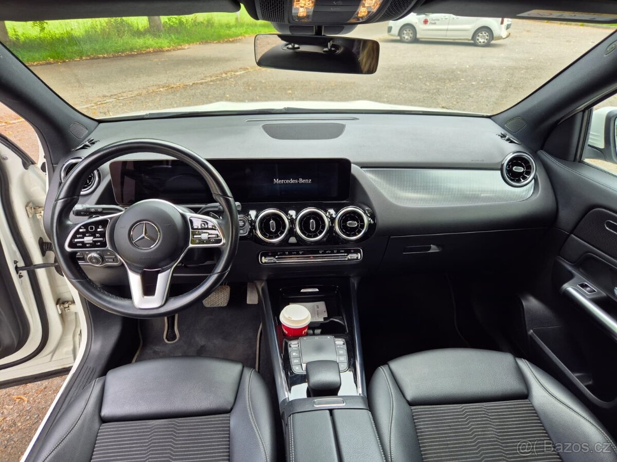 Mercedes Benz GLA200d 2.0 - 13