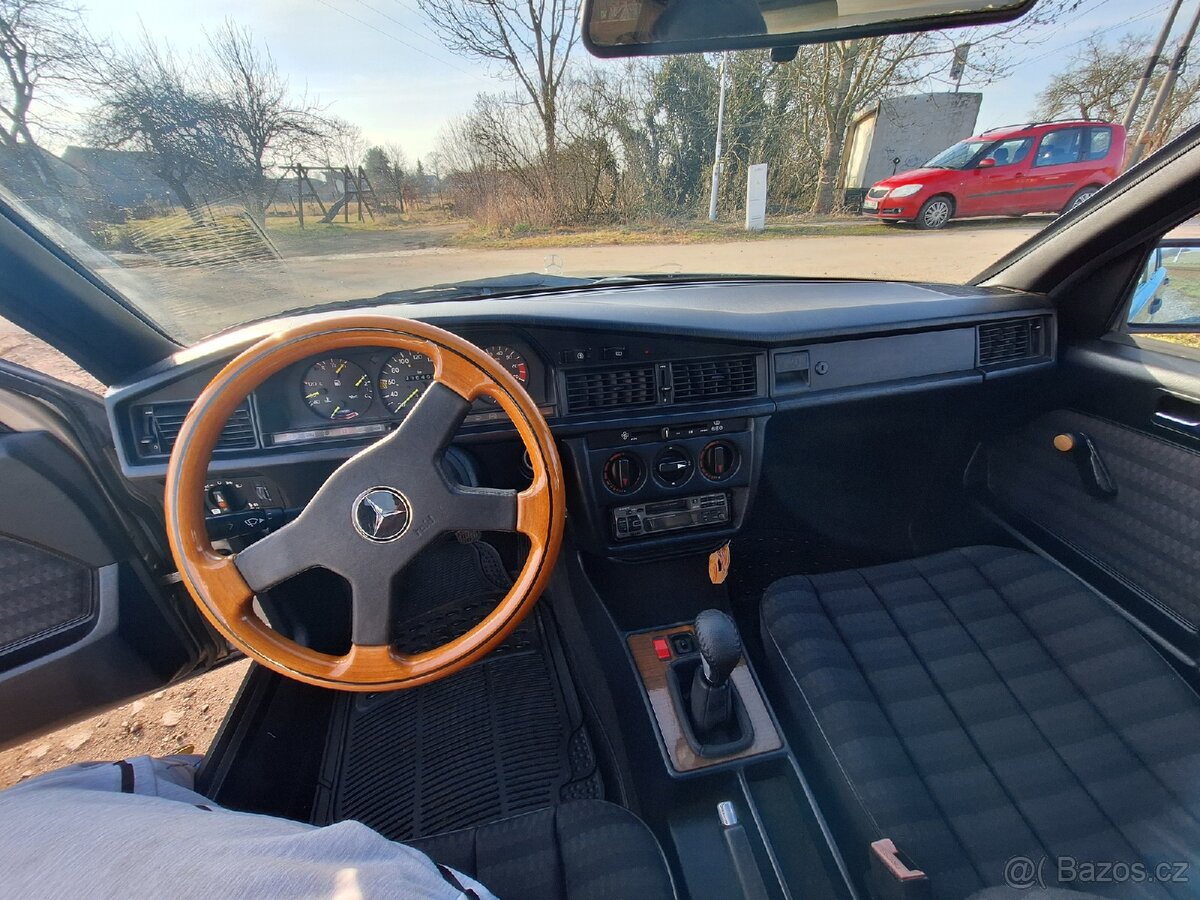 Mercedes 190E W201 - 13